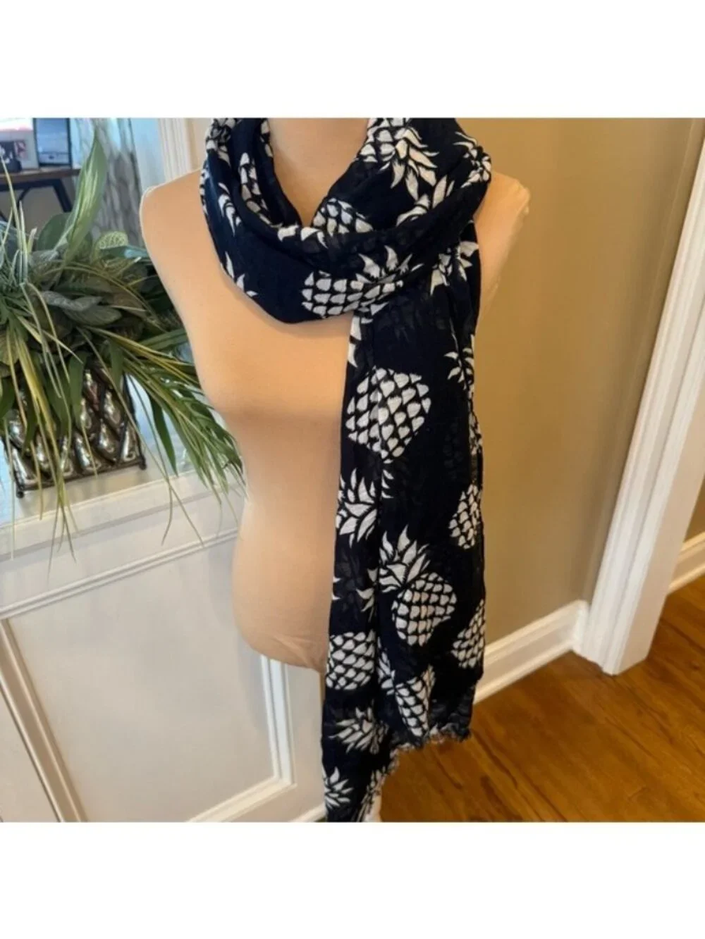 GAP Scarf Navy White Pineapple Print Lightweight Cotton Summer Wrap Tropical